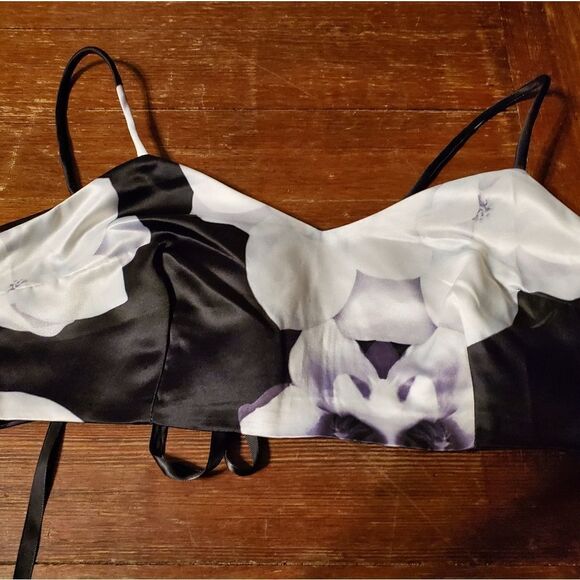 Lulu's black and white floral top sz large - Picture 1 of 3